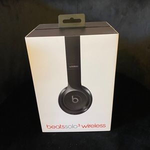 Beats Solo3 Wireless OnEar Headphones- Gloss Black